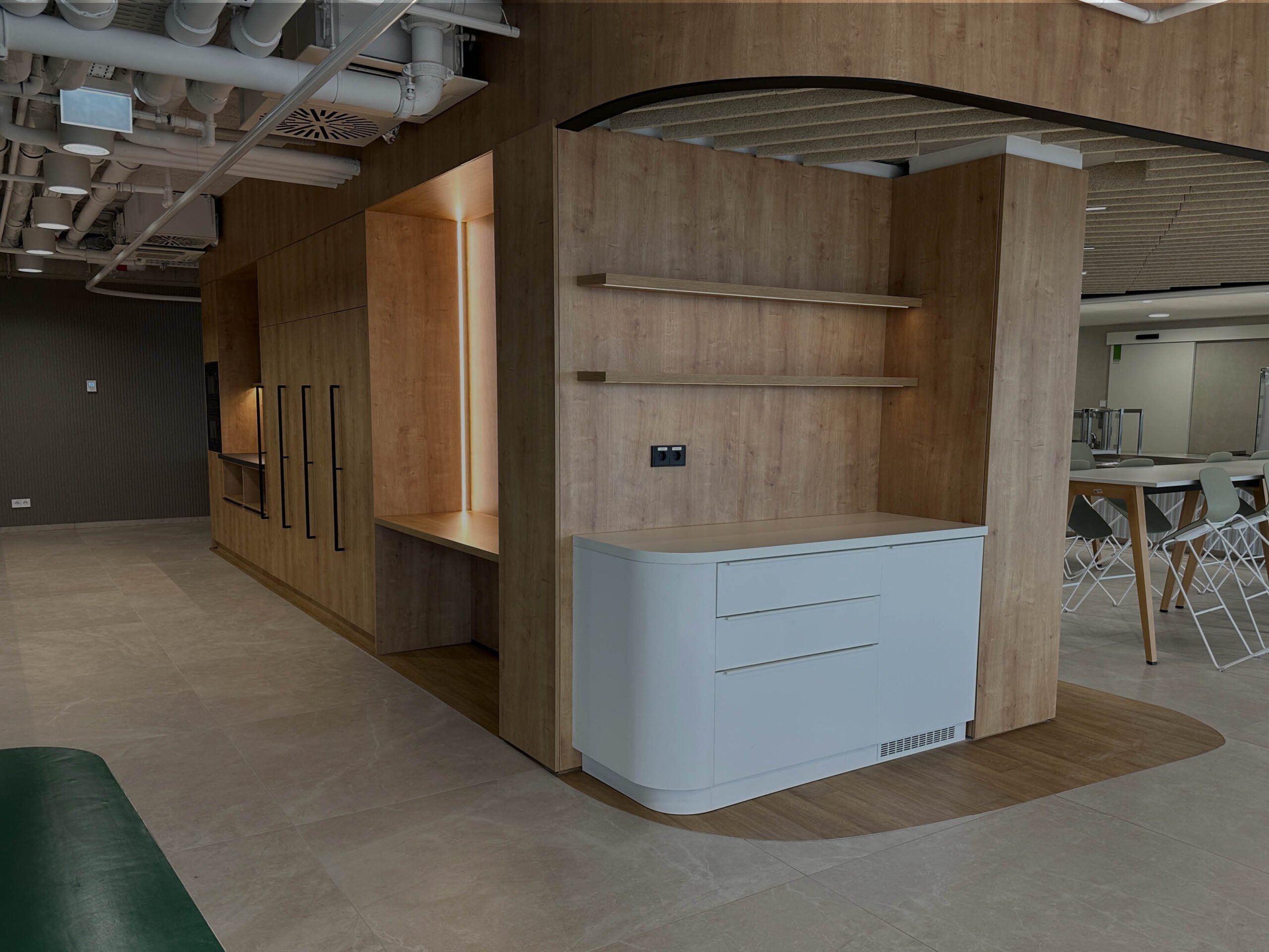 CEKK Kosárlabda csarnok bútorozása