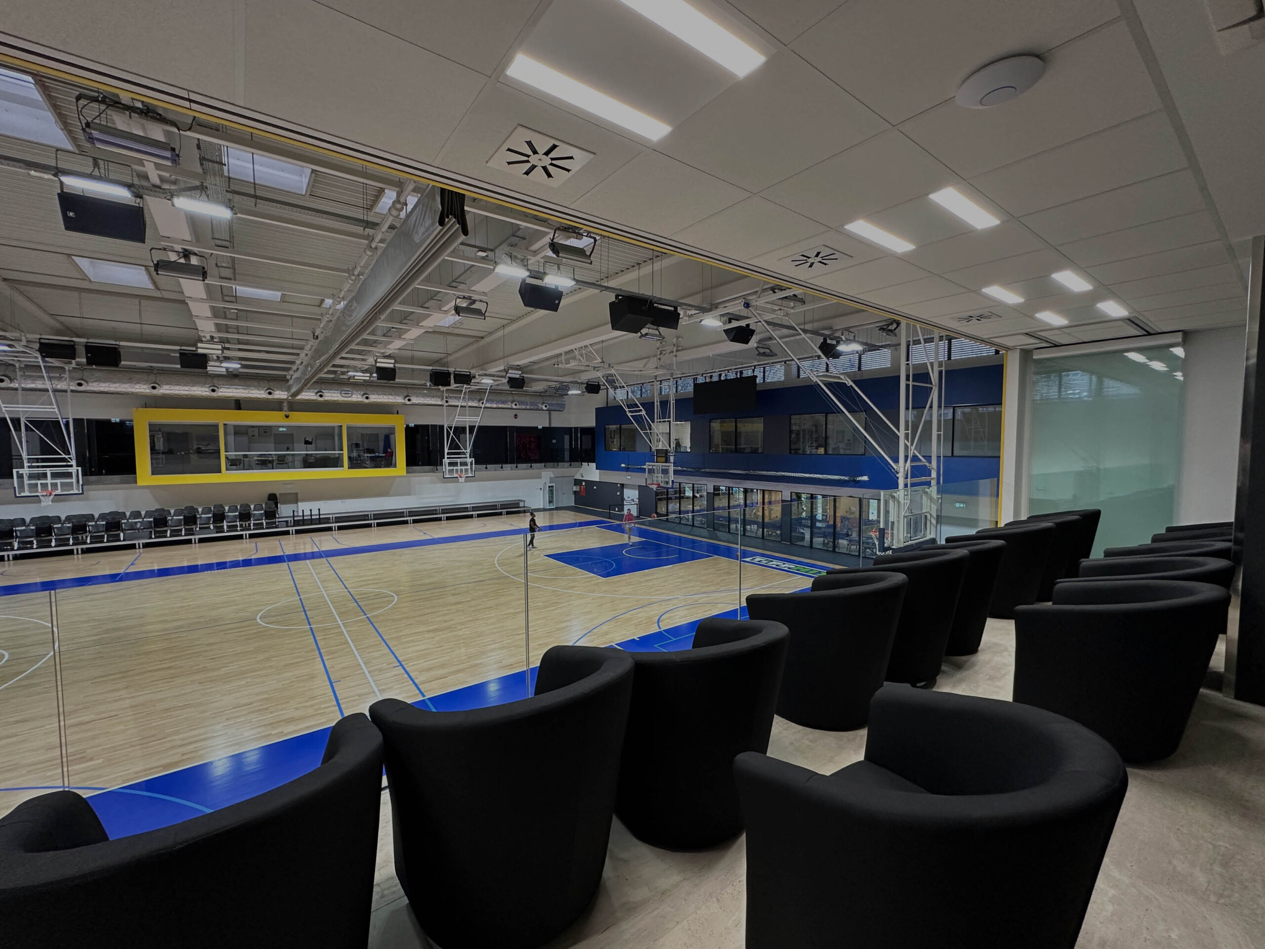 CEKK Kosárlabda csarnok bútorozása