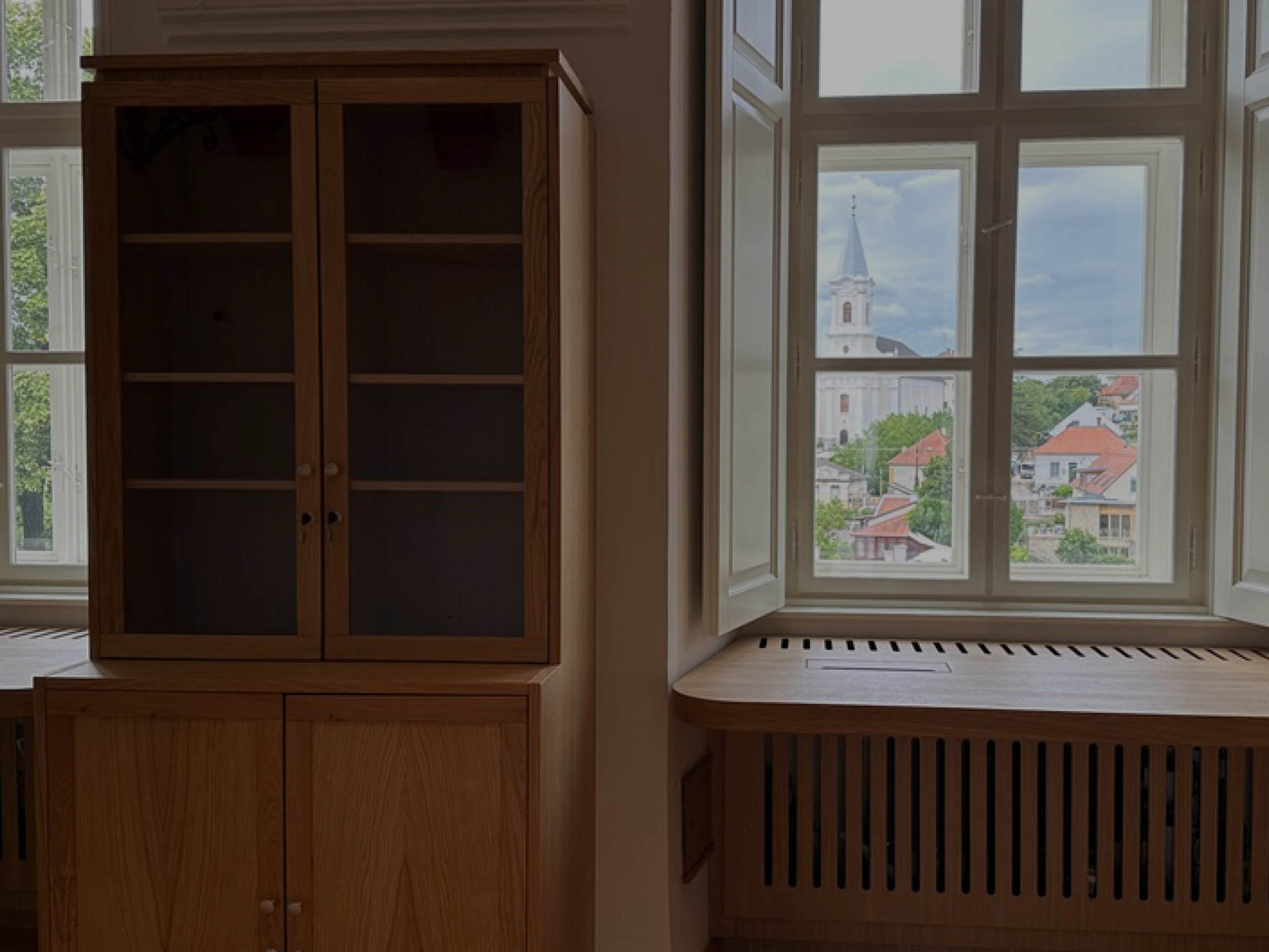 Egyedi bútorozás a Veszprémi Vár történelmi épületeiben